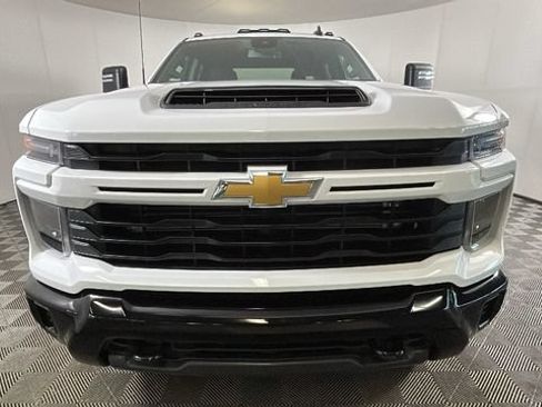 Used 2024 Chevrolet Silverado 2500 Custom w/ Custom Value Package AWD/4WD image 7