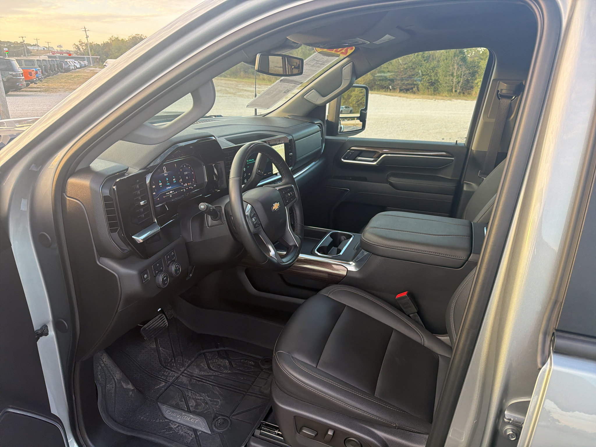 Used 2025 Chevrolet Silverado 3500 LT w/ All Star Edition AWD/4WD image 9
