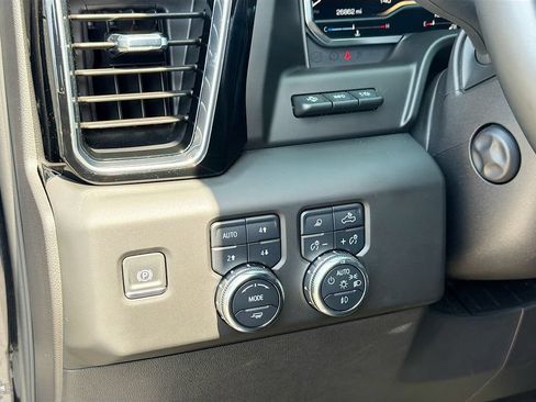 Used 2025 GMC Sierra 1500 Denali w/ Technology Package AWD/4WD image 10