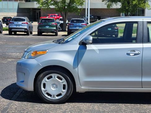 Used 2012 Scion xD FWD image 2