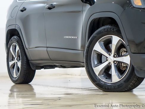 Used 2019 Jeep Cherokee Limited AWD/4WD image 4