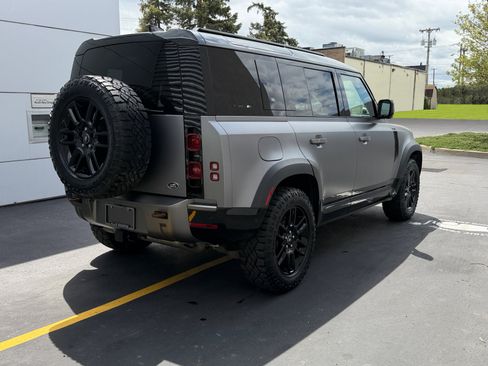 Used 2022 Land Rover Defender 110 X-Dynamic SE AWD/4WD image 10
