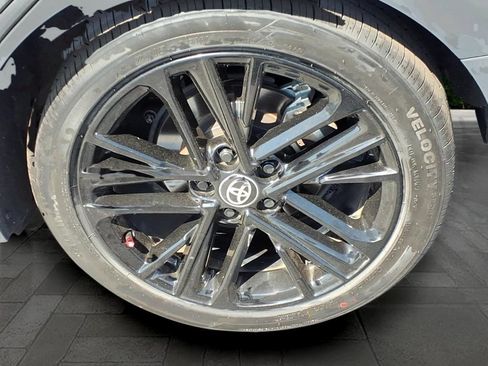 Used 2025 Toyota Camry SE w/ Convenience Package FWD image 11