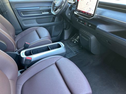 New 2025 Volkswagen ID. Buzz Pro S RWD image 16