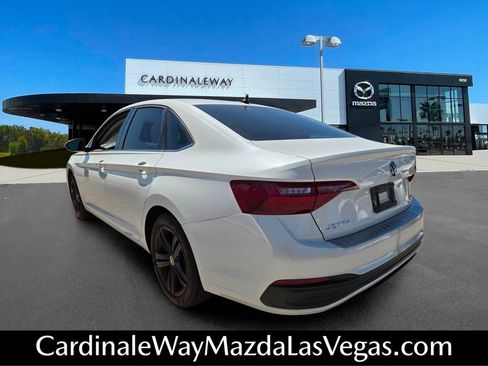 Used 2023 Volkswagen Jetta SE FWD image 3