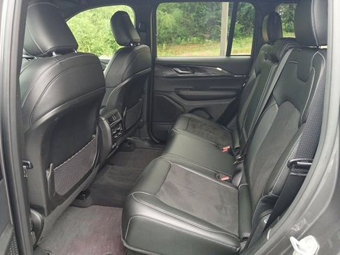 Certified 2023 Jeep Grand Cherokee Altitude image 12