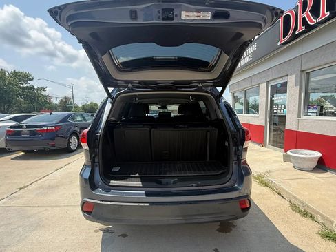 Used 2017 Toyota Highlander Plus AWD/4WD image 22