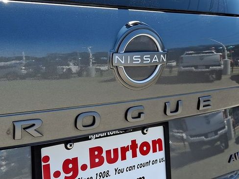 Used 2025 Nissan Rogue SV AWD/4WD image 30