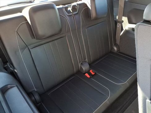 Certified 2022 Volkswagen Tiguan SE R-Line image 14