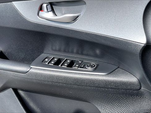 Used 2019 Kia Forte LXS FWD image 32
