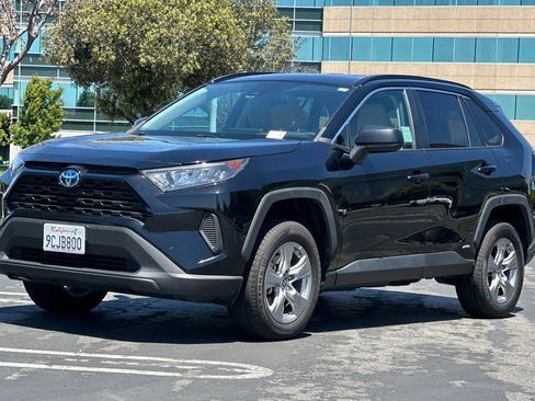 Used 2022 Toyota RAV4 LE AWD/4WD image 8