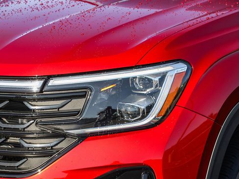 Used 2025 Volkswagen Atlas Cross Sport SEL R-Line image 8