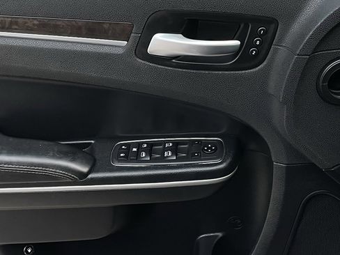 Used 2020 Chrysler 300 Limited image 20