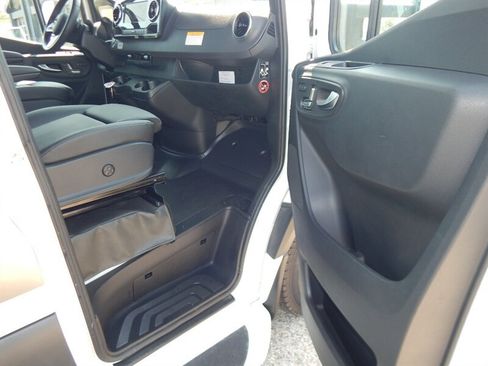 Used 2023 Mercedes-Benz Sprinter 3500 image 18