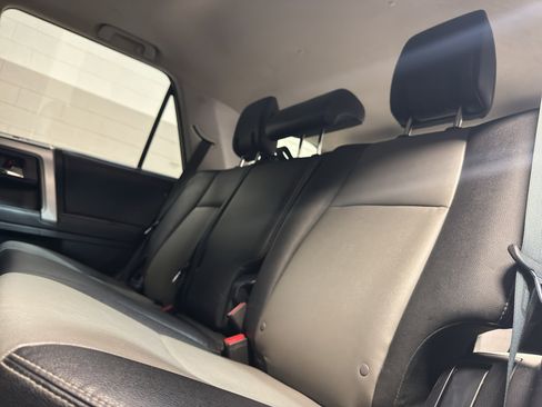 Used 2018 Toyota 4Runner SR5 Premium image 31