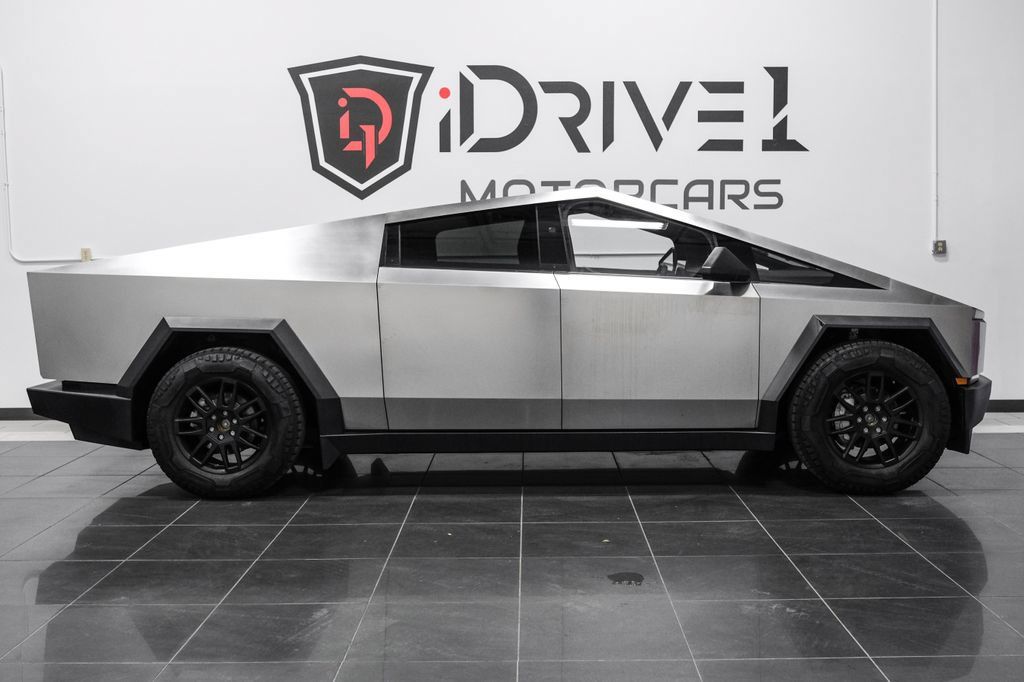Used 2024 Tesla Cybertruck AWD Crew Cab image 8