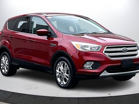 Used 2019 Ford Escape SE image 2
