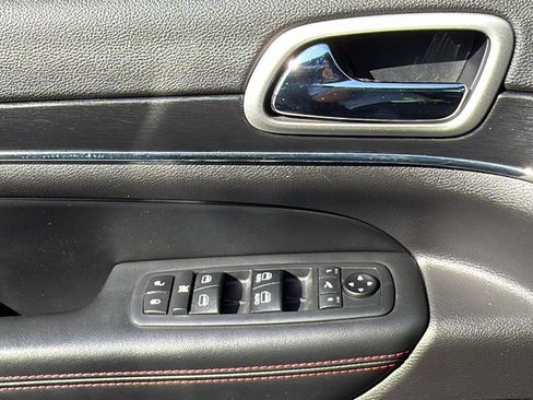 Used 2018 Jeep Grand Cherokee Trailhawk w/ Trailhawk Luxury Group AWD/4WD image 22