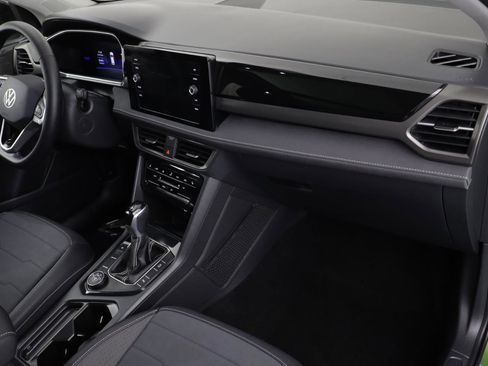 Used 2025 Volkswagen Taos SE image 19