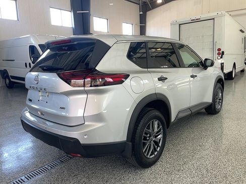 Used 2025 Nissan Rogue S AWD/4WD image 14