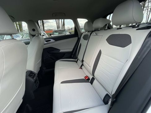 New 2026 Volkswagen Taos SE FWD image 12