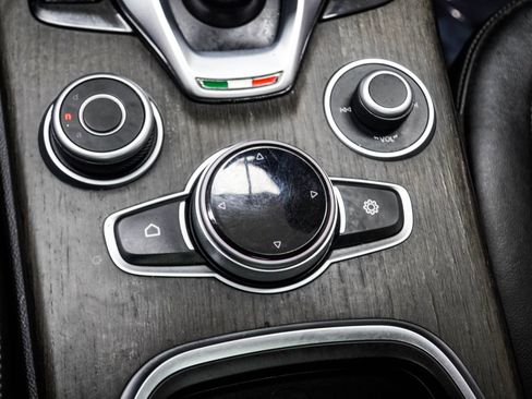 Used 2022 Alfa Romeo Stelvio Ti image 19