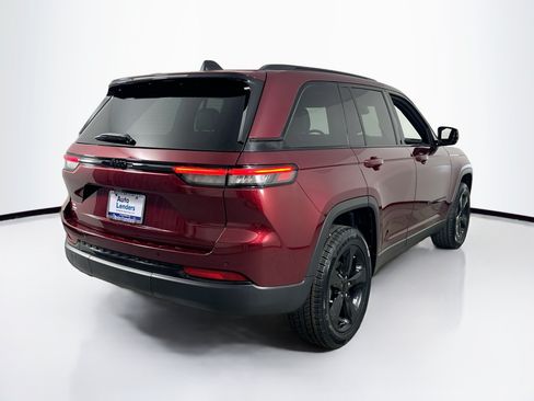 Used 2023 Jeep Grand Cherokee Altitude RWD image 5