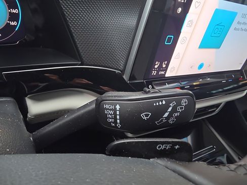 Used 2024 Volkswagen Atlas Cross Sport SEL Premium R-Line image 18