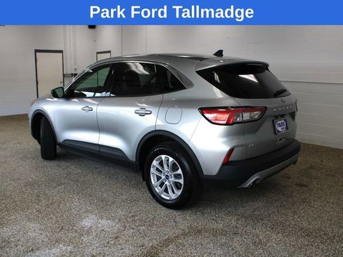Used 2022 Ford Escape SE w/ Convenience Package AWD/4WD image 2