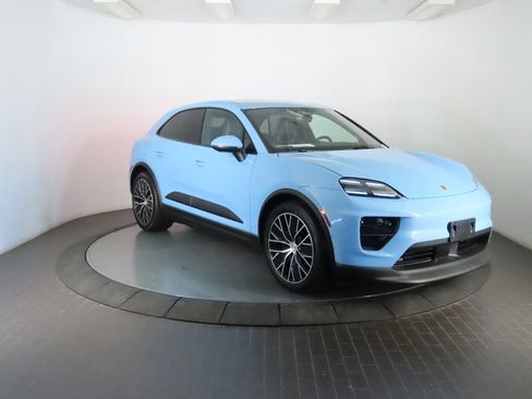 Used 2025 Porsche Macan 4 Electric w/ Premium Package AWD/4WD image 9