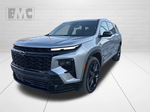 Used 2024 Chevrolet Traverse RS image 1