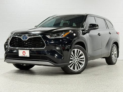 Used 2023 Toyota Highlander Platinum AWD/4WD image 2