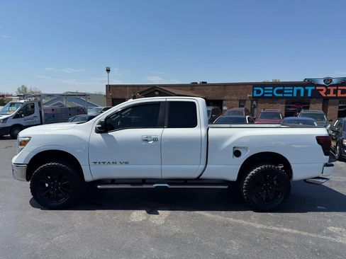 Used 2018 Nissan Titan SV w/ SV Convenience Package image 6
