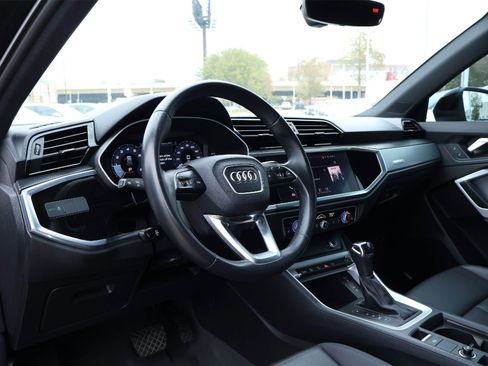 Used 2022 Audi Q3 2.0T Premium w/ Convenience Package image 2