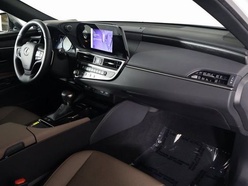 Certified 2025 Lexus ES 300h w/ Premium Package image 9