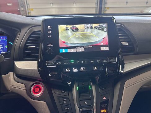 Used 2024 Honda Odyssey EX image 11