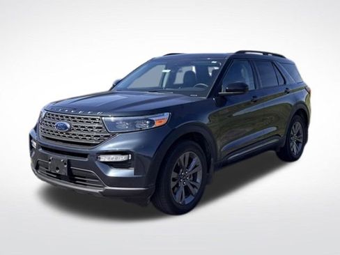 Used 2023 Ford Explorer XLT w/ Equipment Group 202A AWD/4WD image 16