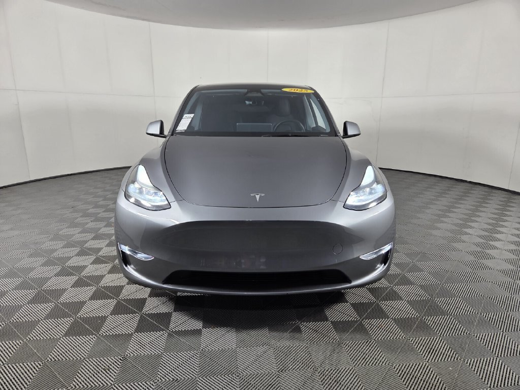 Used 2025 Tesla Model Y Long Range AWD/4WD image 3