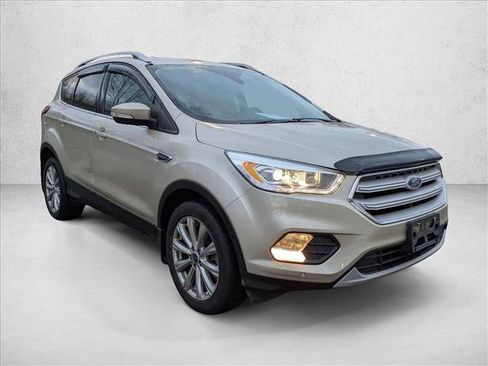 Used 2018 Ford Escape Titanium image 3