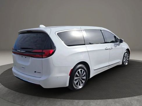 Used 2022 Chrysler Pacifica Limited FWD image 5
