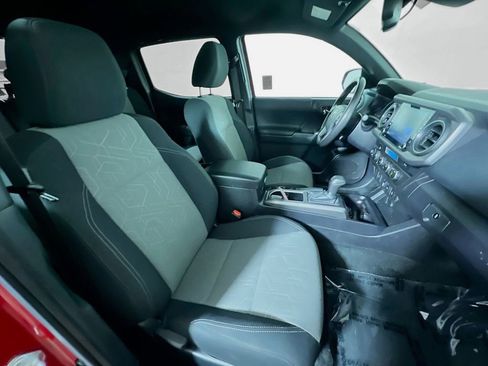 Certified 2023 Toyota Tacoma TRD Off-Road image 25