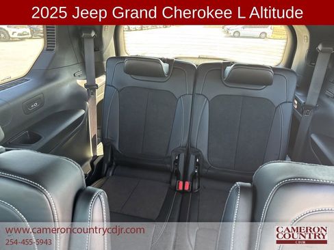 New 2025 Jeep Grand Cherokee L Laredo image 12