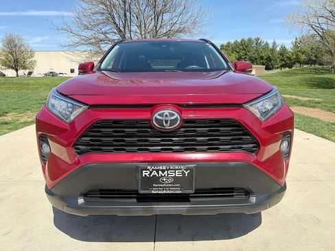Used 2021 Toyota RAV4 XLE Premium image 9