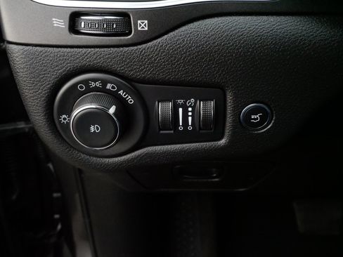 Used 2022 Jeep Cherokee Trailhawk w/ Technology Group B AWD/4WD image 27