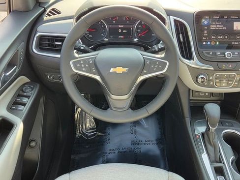 Used 2023 Chevrolet Equinox LT FWD image 12
