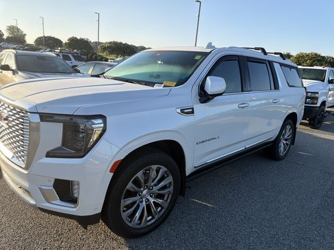 Used 2024 GMC Yukon XL Denali w/ Advanced Technology Package AWD/4WD image 5