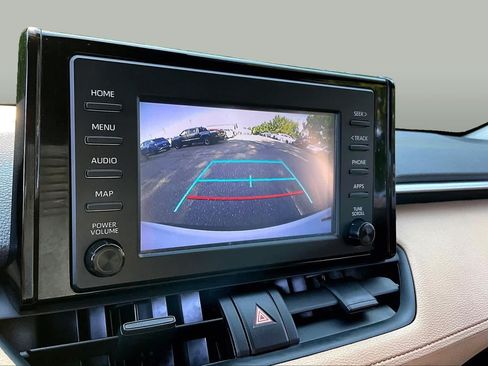 Used 2019 Toyota RAV4 LE w/ Carpet Mat Package AWD/4WD image 27