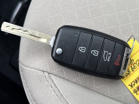 Used 2016 Kia Sorento LX w/ LX Convenience Package image 28