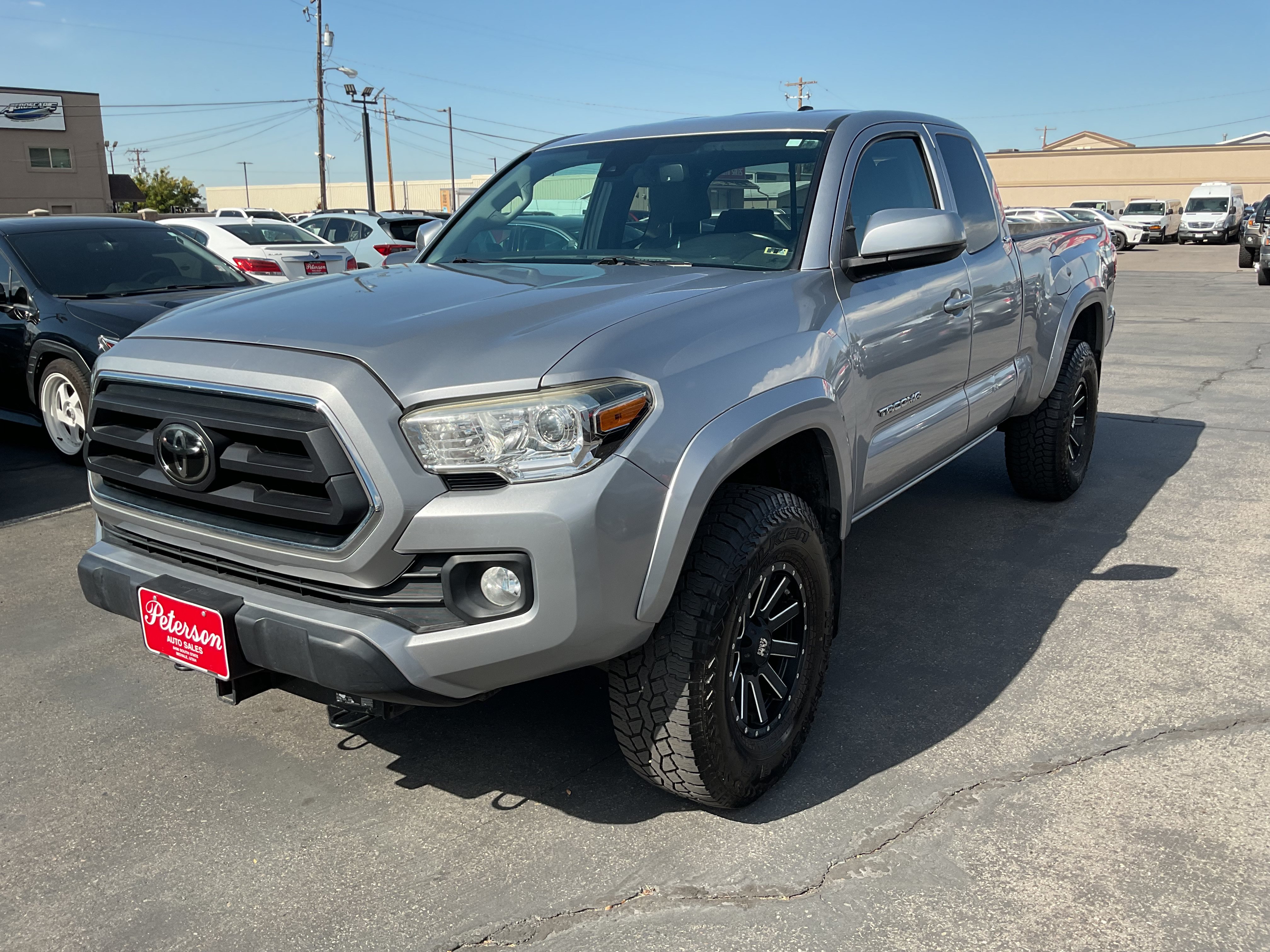 Used 2021 Toyota Tacoma SR5 AWD/4WD image 2