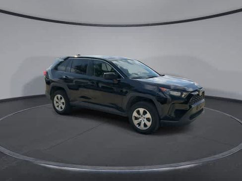 Used 2022 Toyota RAV4 LE image 2